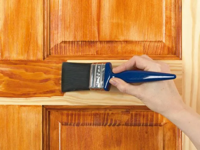 как можно обновить межкомнатные деревянные двери