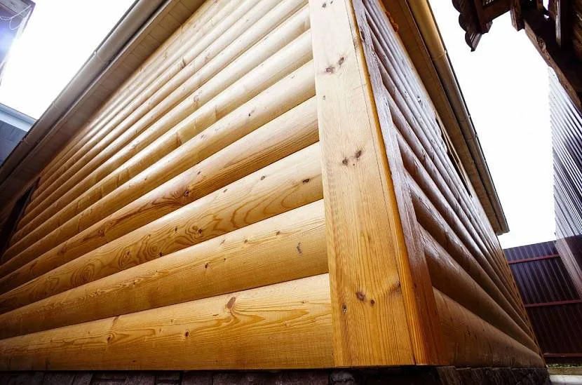 красивая внешняя отделка деревянного дачного дома