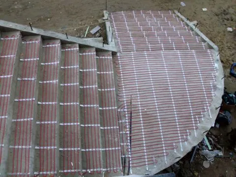 Система антиобледенения монтируется на этапе строительства лестницы